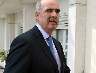 Γελάνε και τα μουστάκια του Μεϊμαράκη! – Δείτε την ευχετήρια κάρτα του (φωτό)